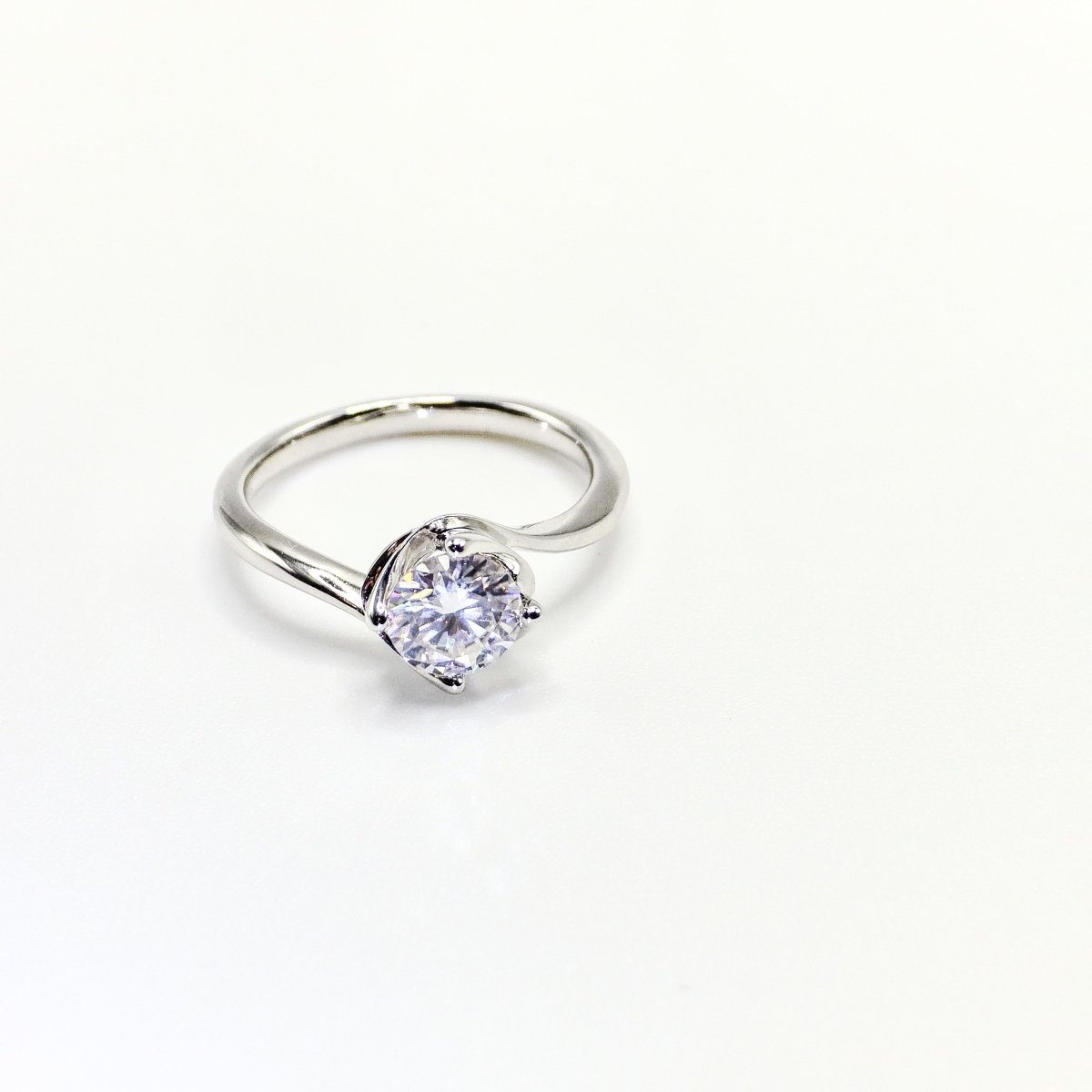 1CT Moissanite Solitaire Ring 925 Sterling Silver VVS1 Clarity 💎 - LND Jewellery