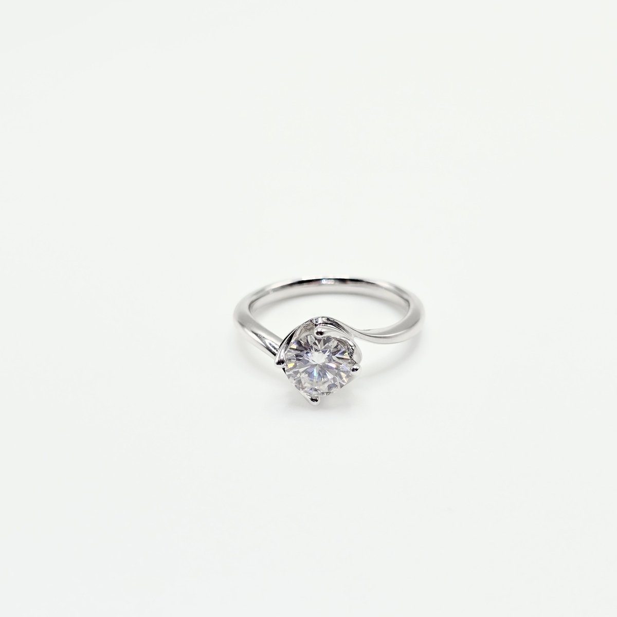 1CT Moissanite Solitaire Ring 925 Sterling Silver VVS1 Clarity 💎 - LND Jewellery