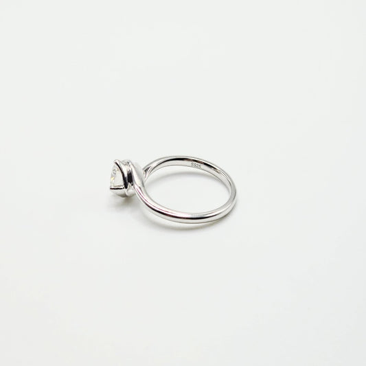 1CT Moissanite Solitaire Ring 925 Sterling Silver VVS1 Clarity 💎 - LND Jewellery
